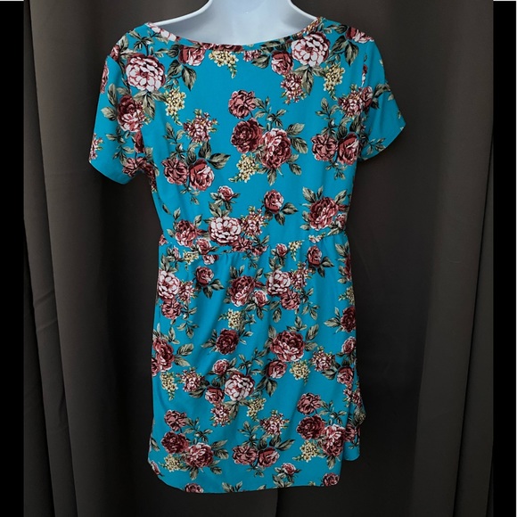 Woman’s top - Picture 2 of 3